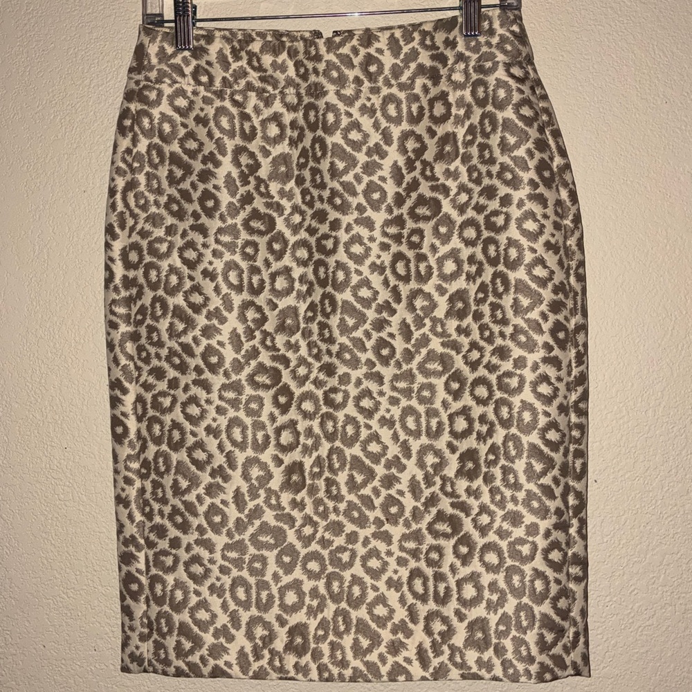 Banana Republic Pencil Skirt in Grey Leopard Print